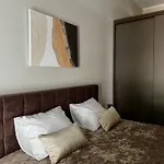 Daire Parkside Lux - 2 Bedrooms Apartment, New